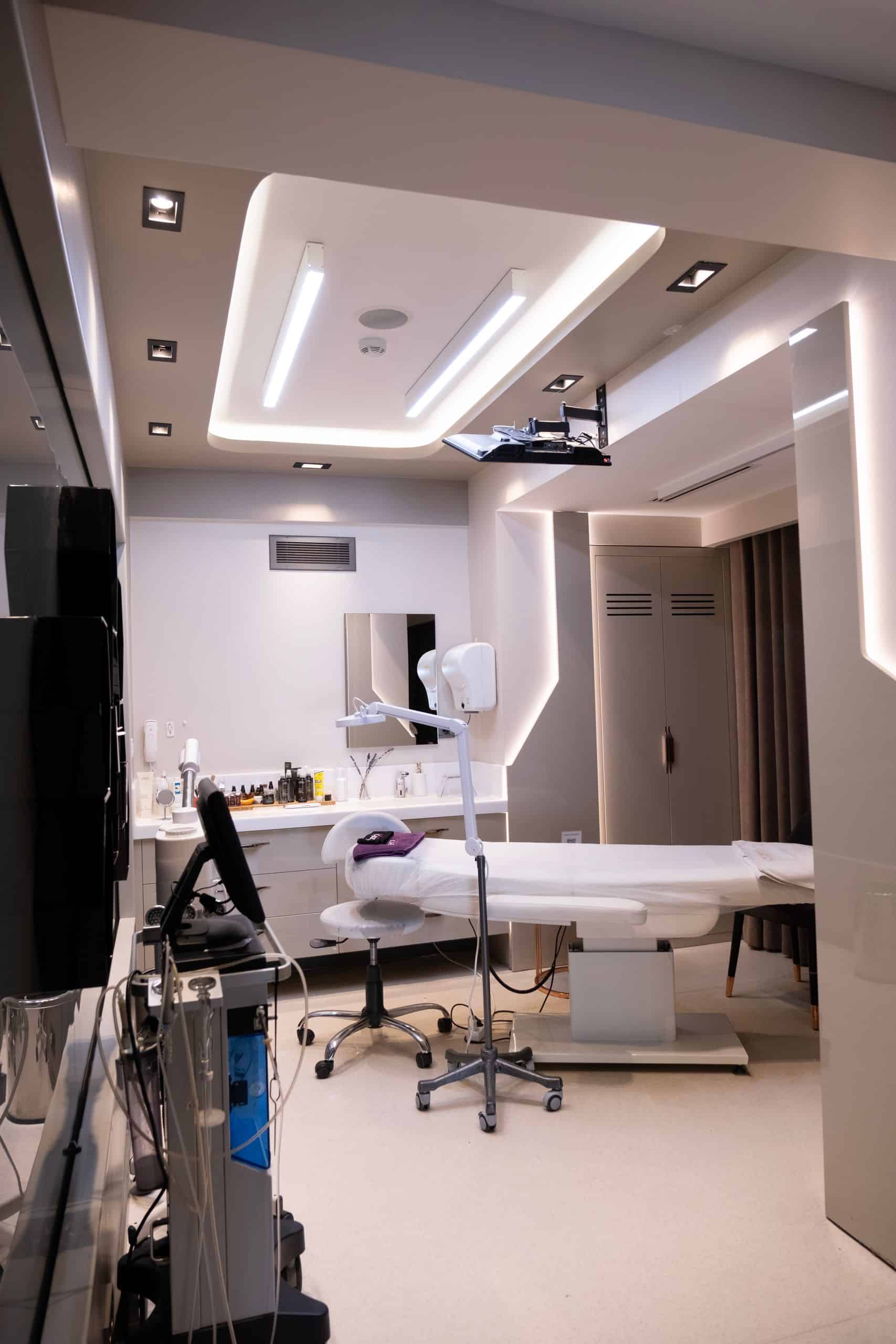 Sleek and contemporary clinic room with advanced medical equipment and luxurious design.